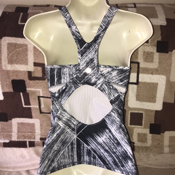 LULULEMON cross back tank heat wave black and white size 4 - Picture 8 of 14